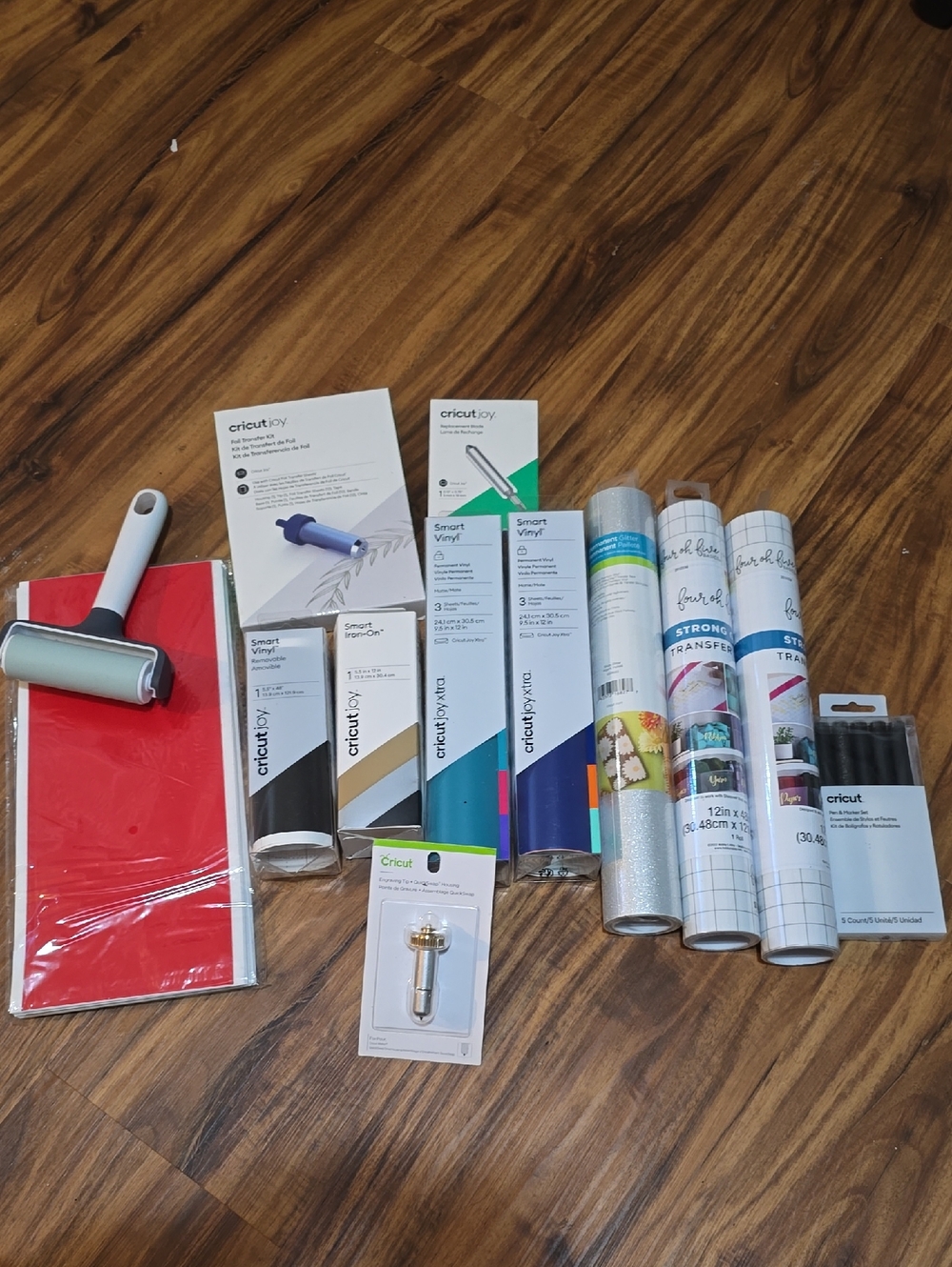 Cricut Vinyl & Tool Kit - Red, Silver, Black, White